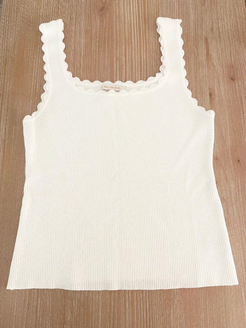 Skies are Blue Scalloped tank top White - Small